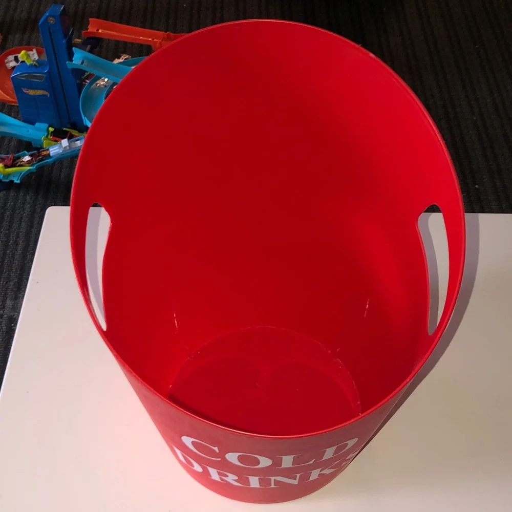 1.5 Gallon Cold Drinks Ice Bucket